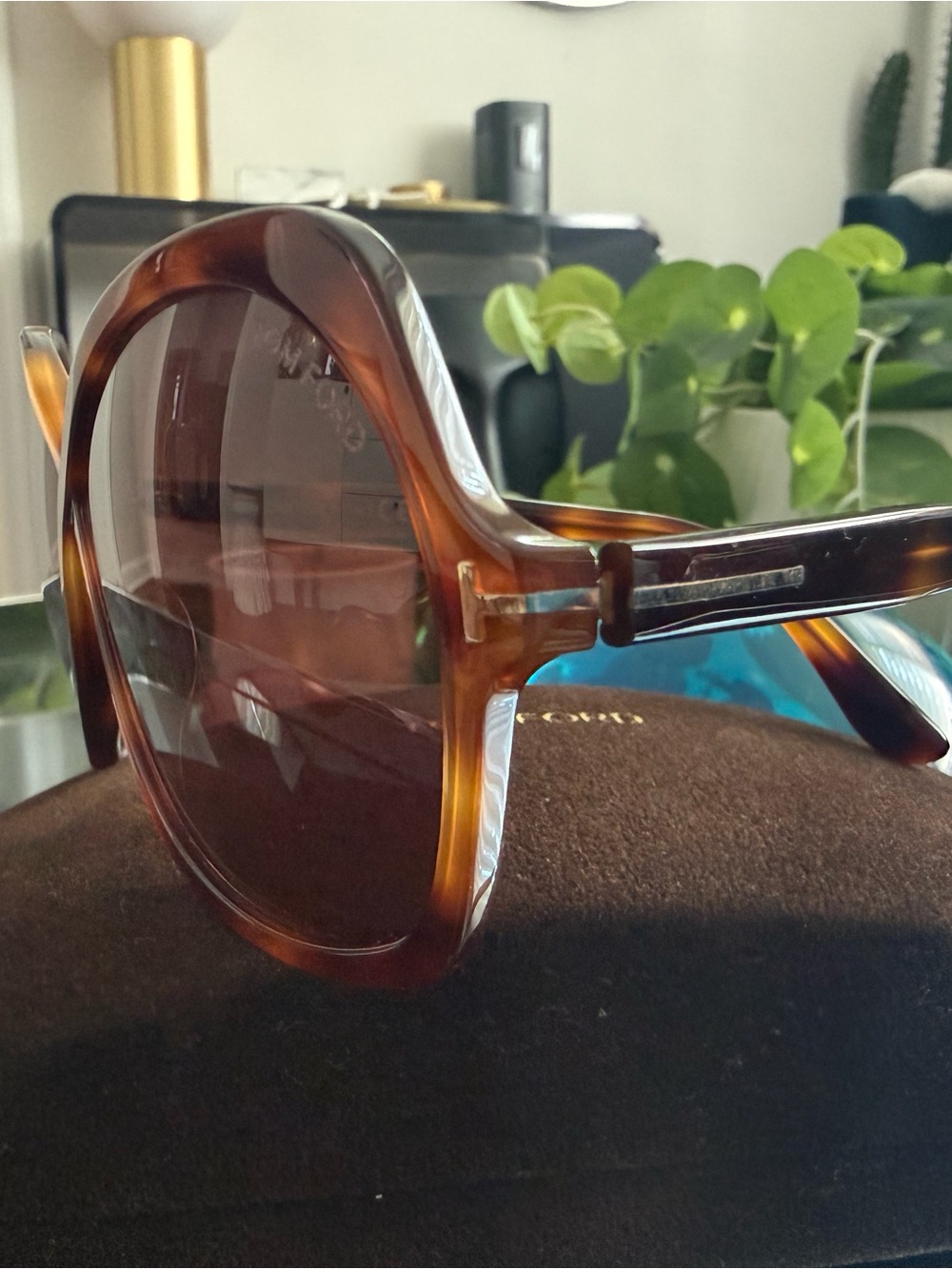 Tom Ford Tortoiseshell Frame with Brown Gradient Lenses Sunnies 70s vintage vibe - Picture 5 of 10